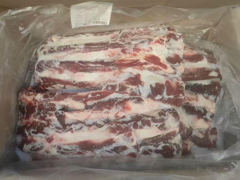 带肉牛肋排