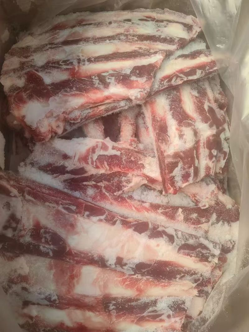 带肉牛肋排