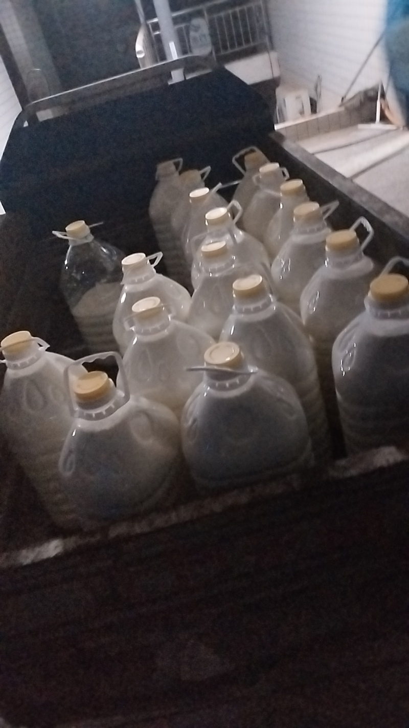 君荷生鲜牛奶