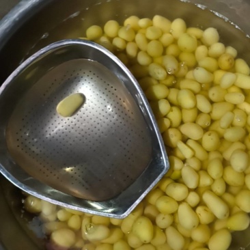 洗小土豆芋子