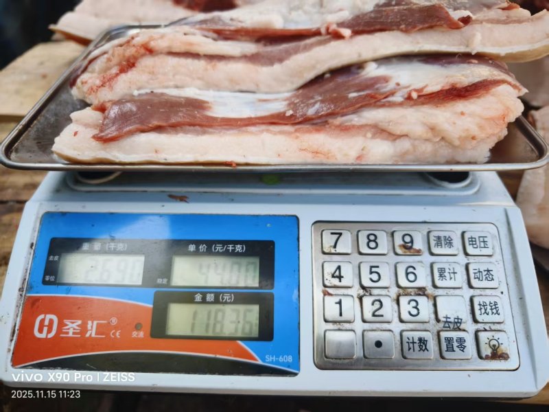 猪肉本地土养全吃熟食的猪肉是小时候的味道