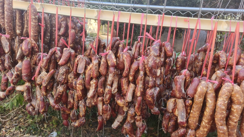 香肠，**正宗，特麻特辣，微麻微辣