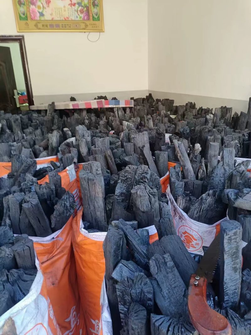 青冈木炭土窑烧制，保质保量带皮的不带皮的都有