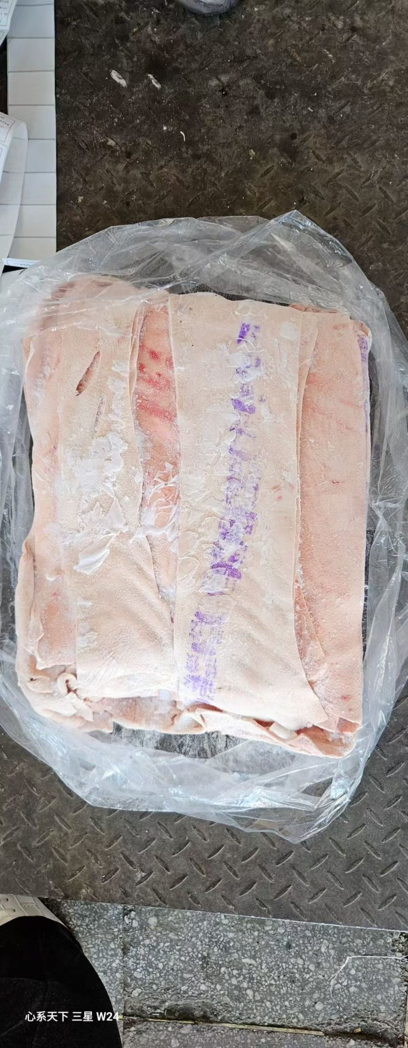 肥猪脊皮3900/吨新货去油去毛干净*后一车临沂提