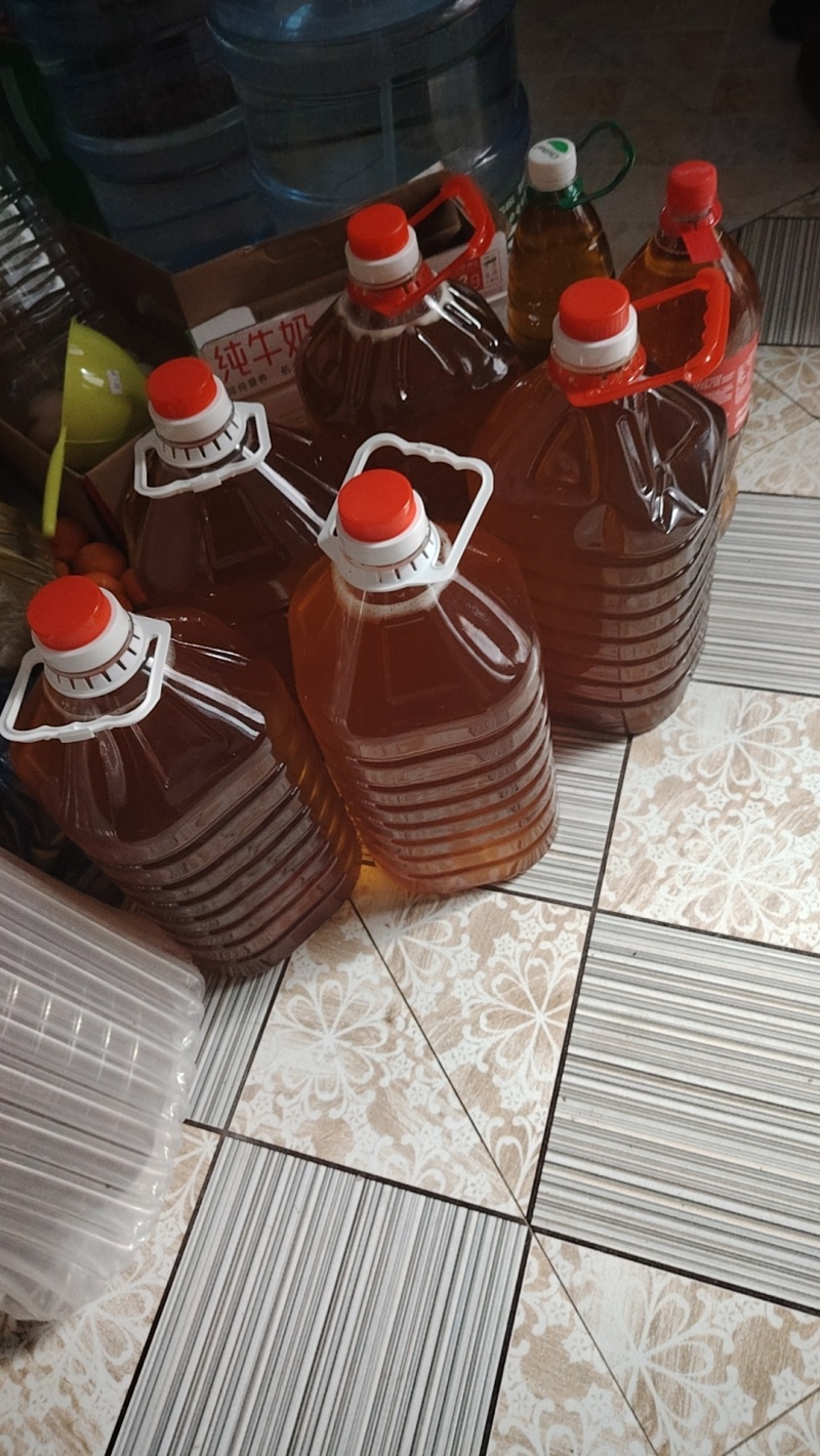 自家老品种小籽野生茶油，需要的联系***********