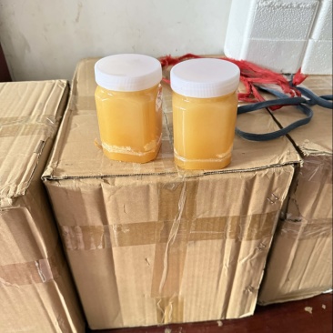 100%纯土蜂蜜，自产自销，不喂白糖品质保证