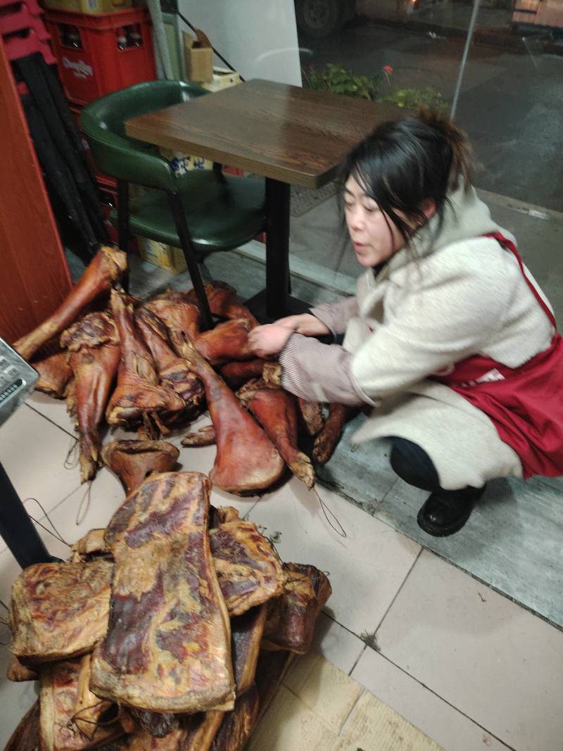 城口正宗农村粮食喂养土猪脚，腊肉，香肠，排骨等等