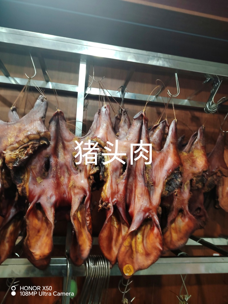 城口正宗农村粮食喂养土猪脚，腊肉，香肠，排骨等等