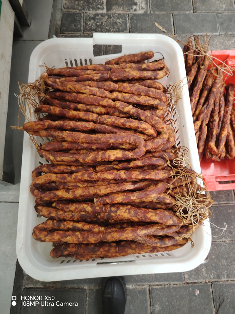 城口正宗农村粮食喂养土猪脚，腊肉，香肠，排骨等等
