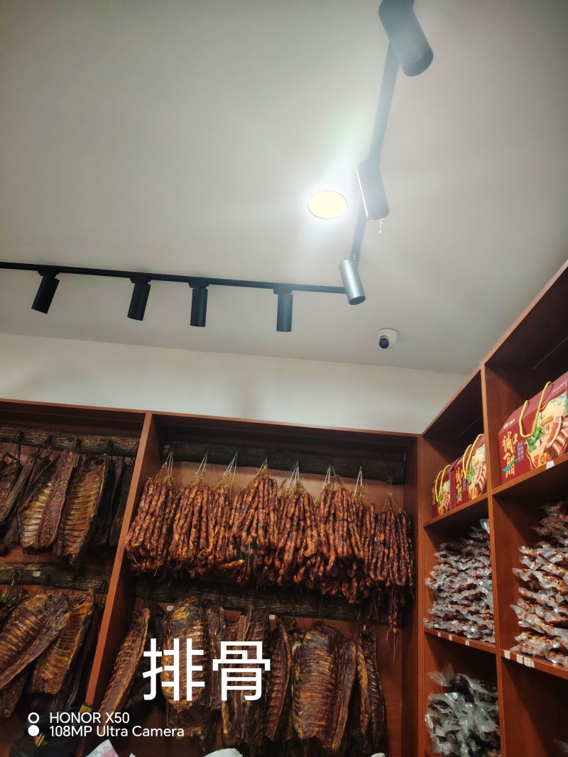 城口正宗农村粮食喂养土猪脚，腊肉，香肠，排骨等等