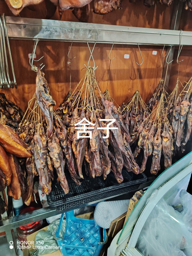 城口正宗农村粮食喂养土猪脚，腊肉，香肠，排骨等等