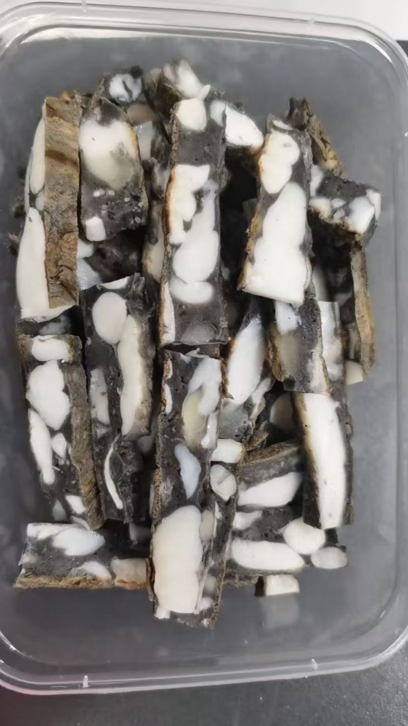 新鲜墨鱼膏做成的墨鱼饼