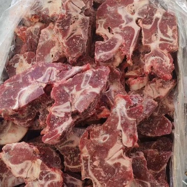 近满肉牛脖骨