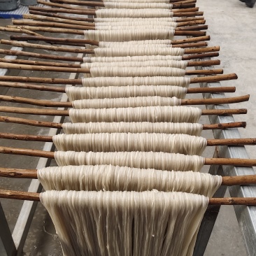 纯红薯粉条，零售13一斤，可零售，可批发