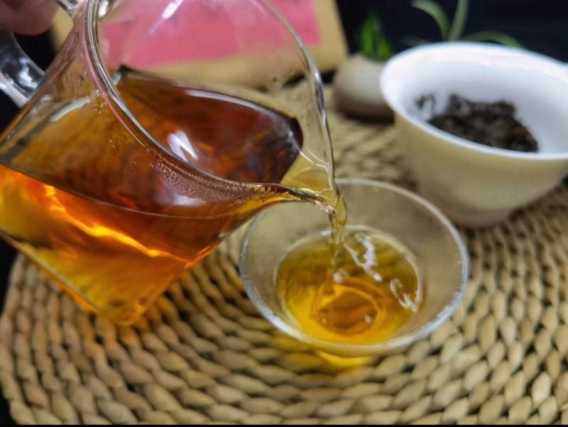 2000年紫芽生茶砖（460克/片），不接受电商可以电话联系