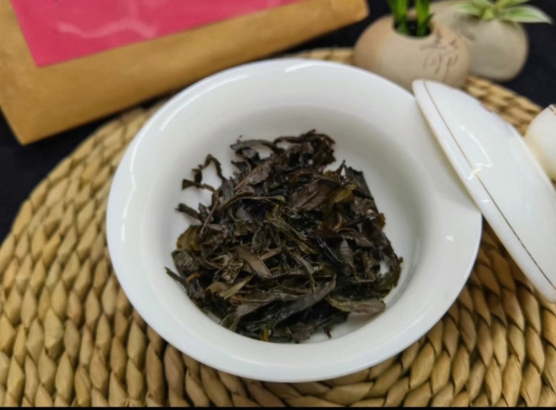 2000年紫芽生茶砖（460克/片），不接受电商可以电话联系