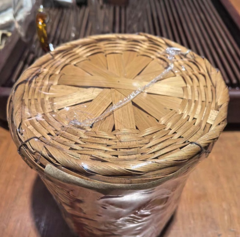 龙马同庆号老生茶，200克一筐，50年代产物，电商勿扰。