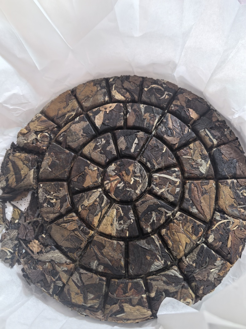 200g/饼，古树白茶饼茶