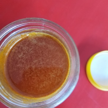 野生蜂蜜我爸自己在家跟朋友一起上山采的***的