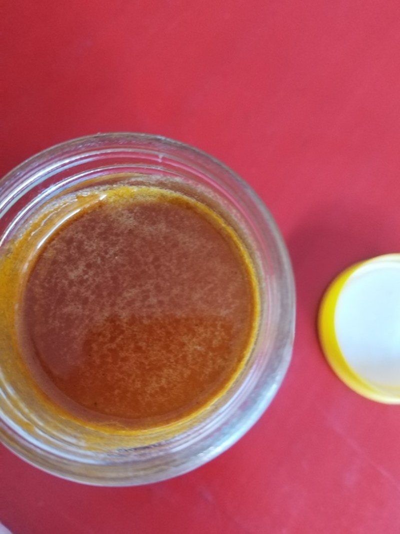 野生蜂蜜我爸自己在家跟朋友一起上山采的***的
