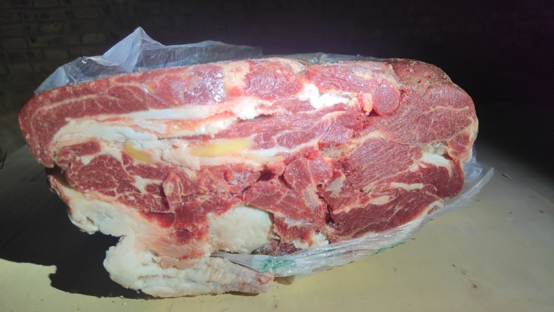 羊肉细腻可口没有膻味吃的是中草药喝的是盐碱水所以羊肉非常的好