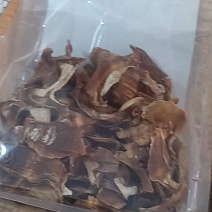 竹笋干，竹笋丝，采摘*嫩的一节来晒好。不用切，回去泡发4小时