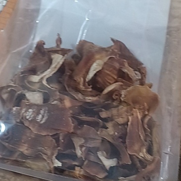竹笋干，竹笋丝，采摘*嫩的一节来晒好。不用切，回去泡发4小时