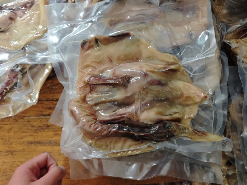 江西板鸭，源头厂家，自制农产品，一手货源，有真空包装，礼盒