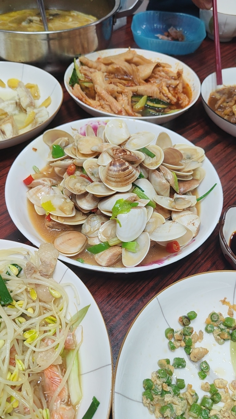 大量三角白