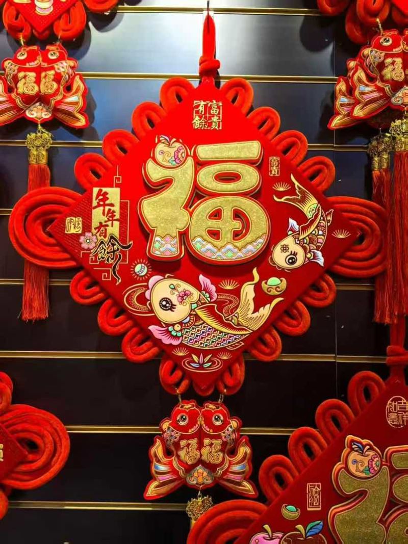 福字，对联，中国结，灯笼及春节挂饰等春节用品批发