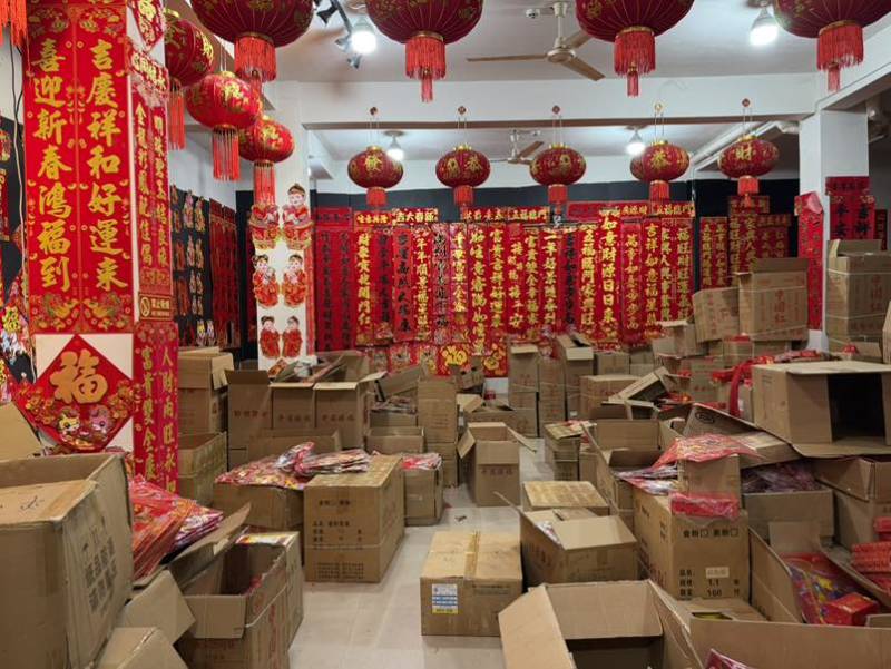 福字，对联，中国结，灯笼及春节挂饰等春节用品批发