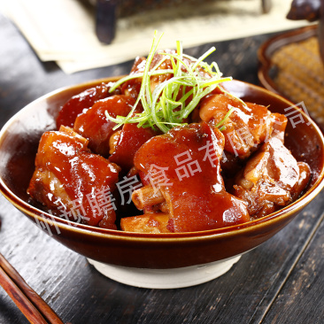 贵州八大碗，粽子，月饼，烤肉肠，酥肉，辣子鸡，辣椒酱等