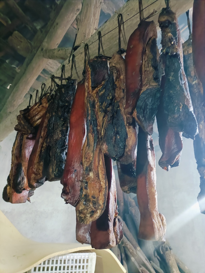 欢迎联系我们选购优质正规农村土猪腊肉***更健康
