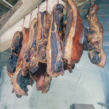 欢迎联系我们选购优质正规农村土猪腊肉***更健康