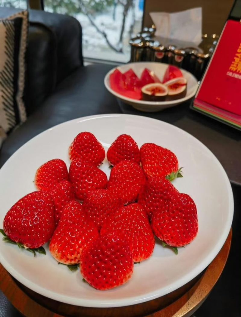 昌黎久久草莓香甜可口软糯大量供应批发价格优惠