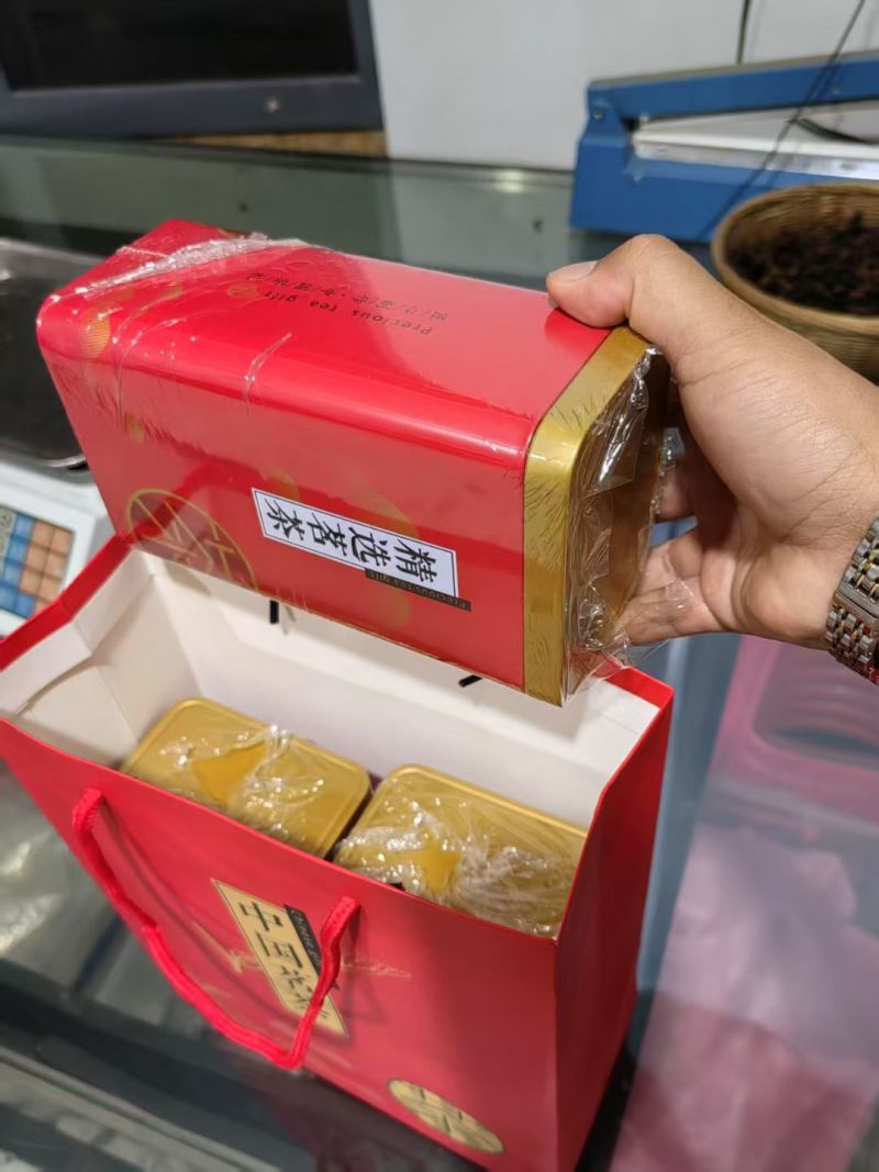 自家茶园生产的高山茶。红茶绿茶都有，需要的老板联系，