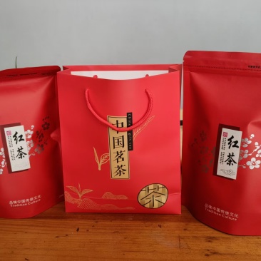 自家茶园生产的高山茶。红茶绿茶都有，需要的老板联系，