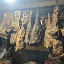恩施烟熏腊肉硒都黑猪肉