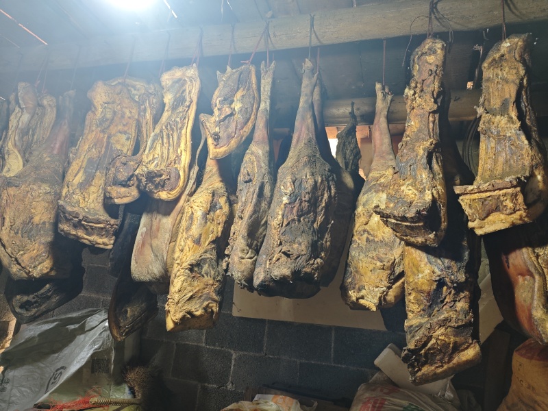 恩施烟熏腊肉硒都黑猪肉