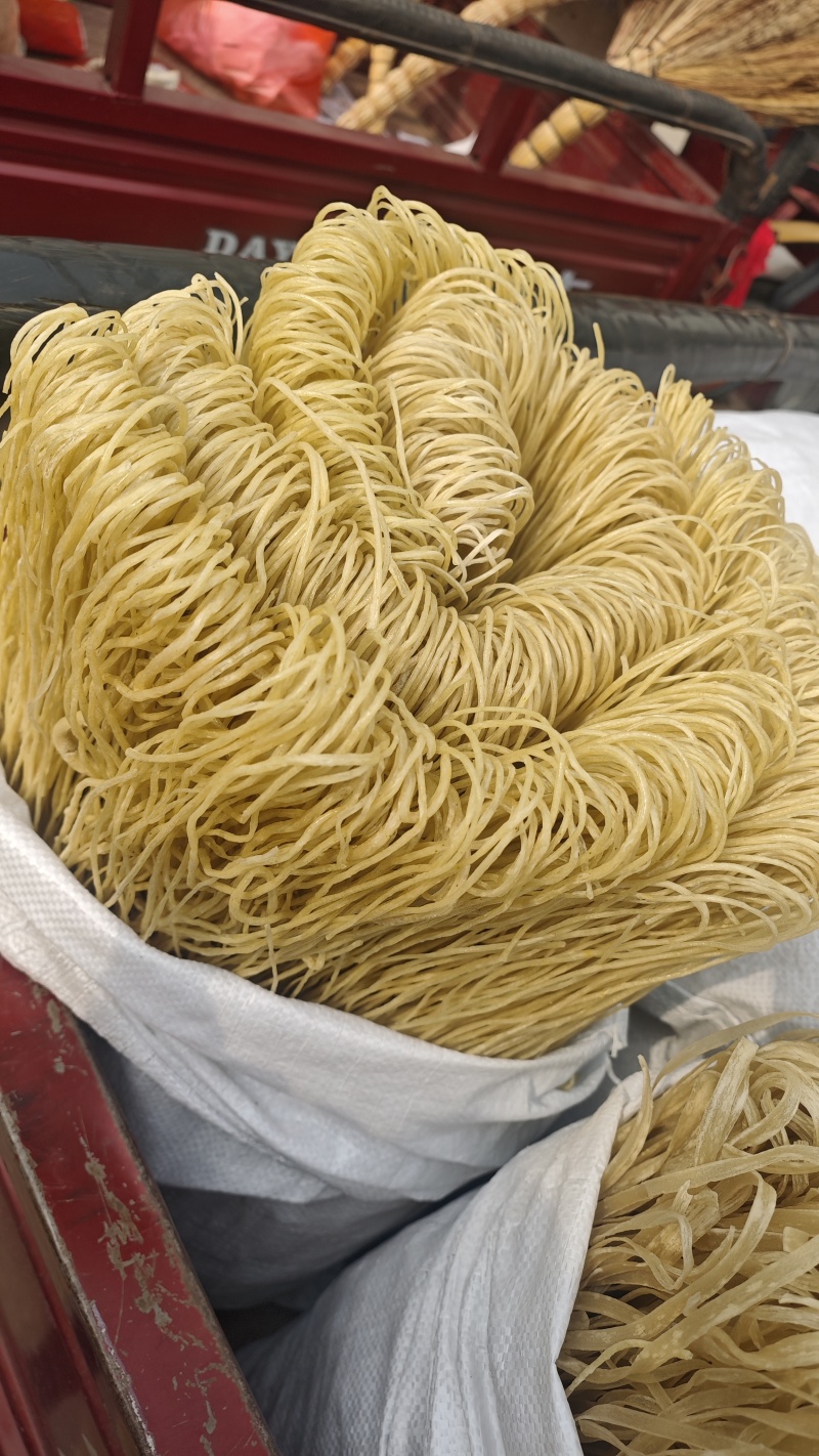 农家自产***优质红薯粉条。附近的人都说好。