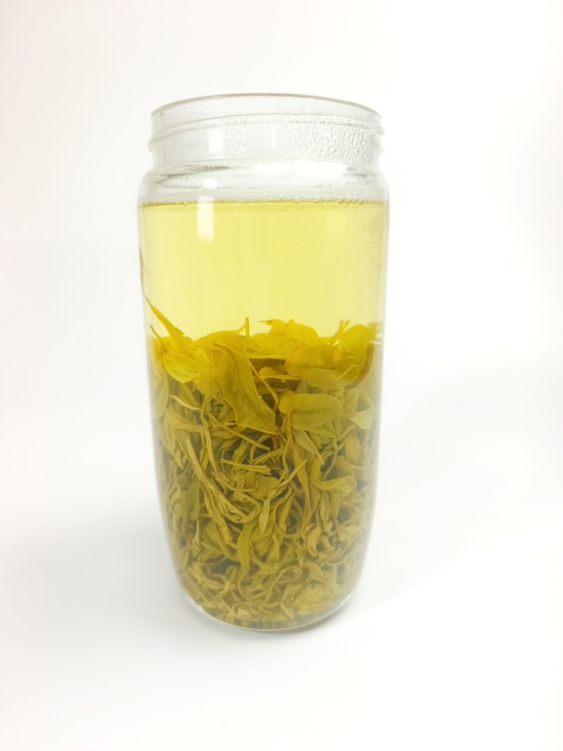手工黄金芽，重揉捻的颜色暗一个，口感好的没话说