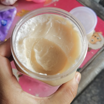 自家割的正宗，纯正，原生态，大山里的**版本土蜂蜜