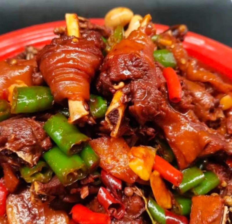 鑫业老公鸡块​特色炒鸡，肉质筋道弹