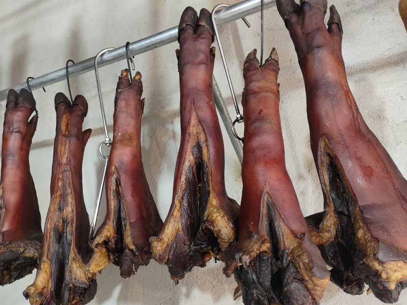 腊肉，香肠，腊猪脚