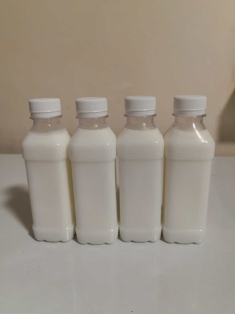 新疆鲜驴奶，农户自有牧场，***，今天挤冷冻后明天发货。