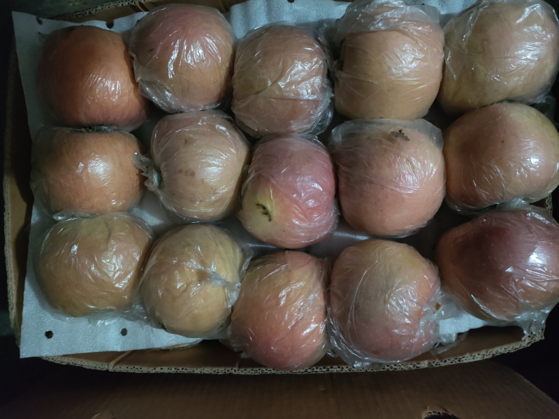 自己家种的苹果，每个重量在7两左右，话