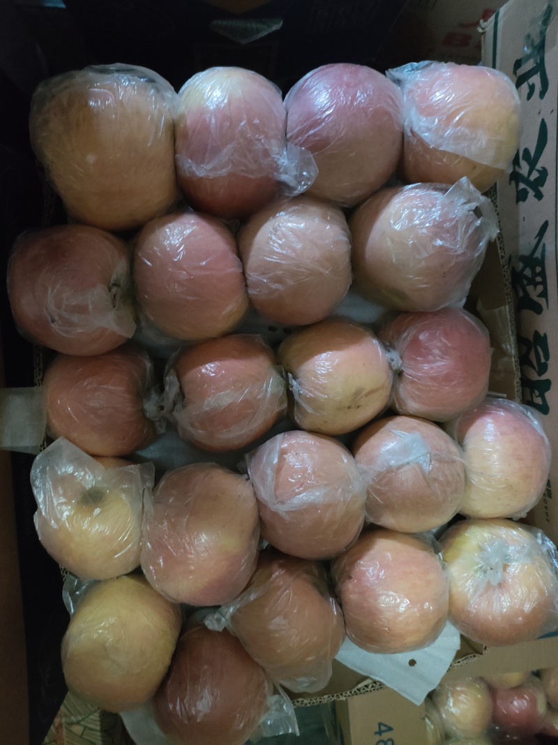 自己家种的苹果，每个重量在7两左右，话