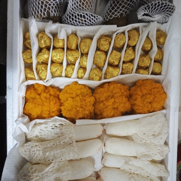 菌菇拼盘，牛肝菌、竹荪花、金耳菌、黑松露。包装的很有面