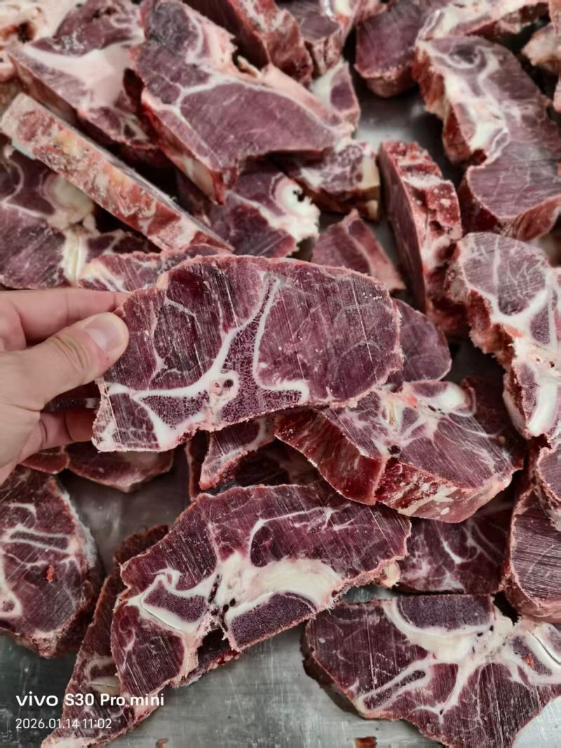 满肉牛脖骨，瘦版牛肋排，质量**好，全国发货一件也是批发价。