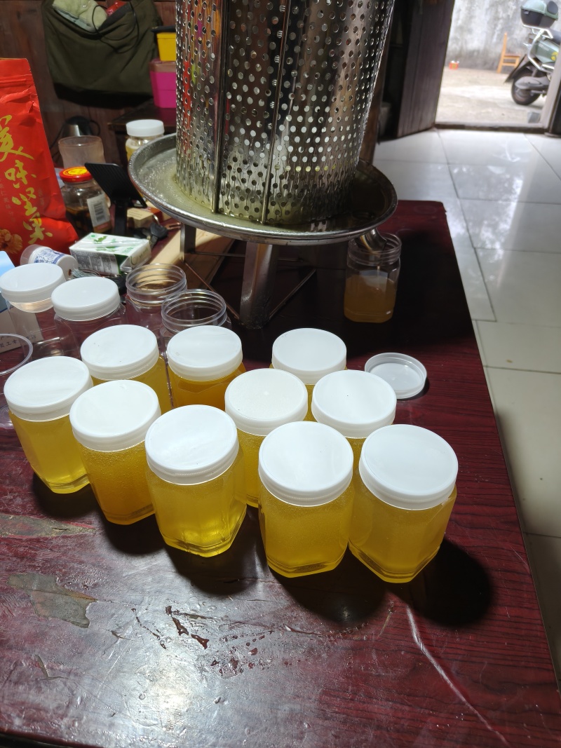 来自兰溪黄店土蜂枇杷蜜